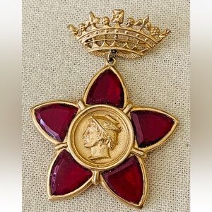Large Vintage Gold Tone Ruby Red Glass Julius Cesar Crown Medal Brooch Pendant
